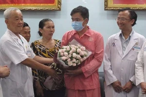 Chàng trai nhận trái tim từ cô gái bình phục tốt