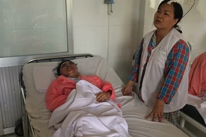 Cô gái bị hàng xóm tạt acid có nguy cơ hỏng khuôn mặt