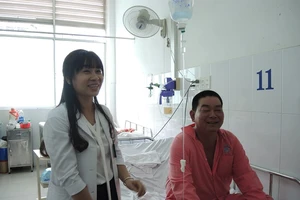 Đang ngủ, rắn chui vào mùng cắn suýt chết