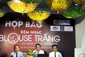 Bác sĩ đi hát xin tiền mua BHYT cho bệnh nhân nghèo