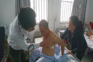 Bệnh nhân nhập viện kéo theo côn đồ đe dọa bác sĩ