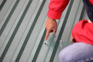 Đạn AK trúng đầu bé 3 tuổi trong trường mầm non