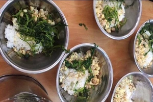 Hiệu trưởng nói về bữa ăn 28.000 đồng chỉ rau và trứng