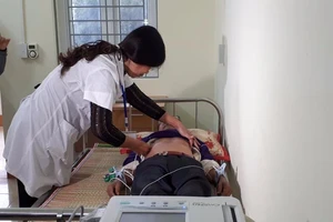 1 năm chỉ được ốm 2 lần, mỗi lần không quá 5 ngày