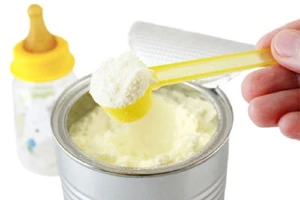 Thêm 3 lô sữa Pháp vào Việt Nam bị nhiễm khuẩn