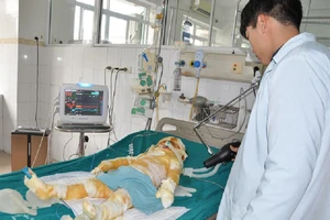 Cháy nhà không rõ nguyên nhân, bé 4 tuổi bỏng nặng