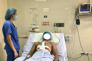 Bị bạn nhậu dùng dao nhọn tấn công thấu tim