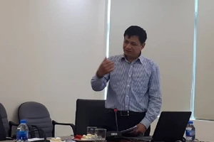 Trẻ uống nhiều sữa cũng không thể hết lùn?