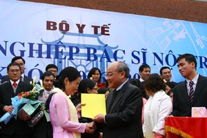 Bộ Giáo dục nói về bác sĩ chuyên khoa 1, chuyên khoa 2