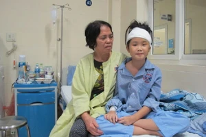 Phép màu cho cô bé bị u não tiên lượng 95% tử vong