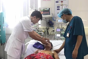 Cứu sống bệnh nhân bị điện giật ngưng tim, ngưng thở