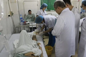 Giám đốc BV trích 1 tháng lương nỗ lực cứu đôi chân bệnh nhân