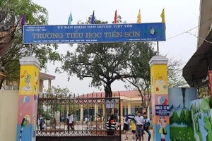 Kỷ luật, điều chuyển công tác thầy giáo sờ mông nhiều nữ sinh