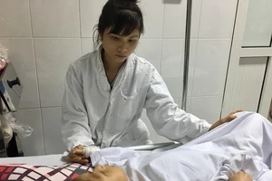 Bé trai 9 tuổi bại não bị chó cắn nát bộ phận sinh dục