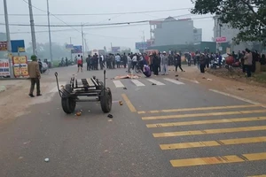 Xe khách đâm đoàn đưa đám ma: 5 người chết, 3 người bị thương