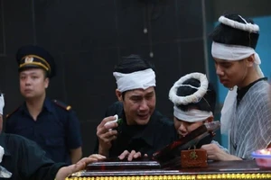 Xót xa đưa tiễn nữ công nhân quét rác bị “xe điên” tông chết