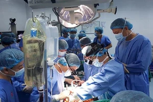 Bố quyết định hiến tạng con trai 26 tuổi chết não cứu 6 người