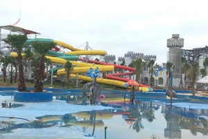 Bé ba tuổi tử vong tại công viên nước vừa khai trương hai ngày