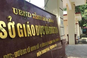 Khai trừ đảng 2 cựu cán bộ gian lận điểm thi ở Hoà Bình