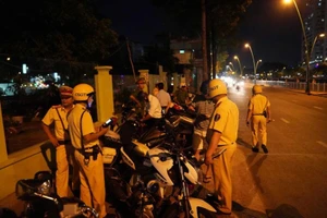 Bị kiểm tra nồng độ cồn, quay sang đánh quản lý quán karaoke