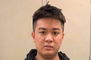 Dụ nạn nhân thoát iCloud rồi gí dao cướp