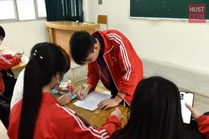 Bộ GD&ĐT yêu cầu tăng cường dạy học qua Internet, truyền hình