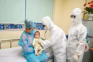 Người nước ngoài mắc COVID-19 ở Việt Nam trả viện phí ra sao?