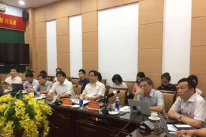 Họp tiểu ban điều trị, hội chẩn cho bệnh nhân 91. Ảnh: HÀ PHƯỢNG