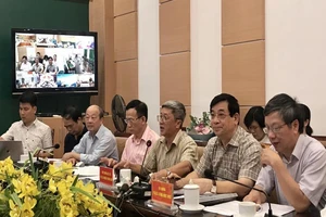 Phi công người Anh chưa thể về nước như mong muốn