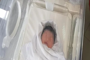 Đỡ đẻ thành công cho sản phụ mắc COVID-19 về từ Nga