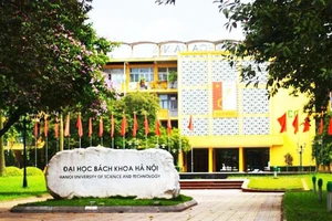 Các trường top đầu tại Hà Nội đồng loạt công bố điểm chuẩn