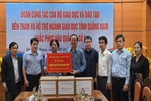 Bộ GD&ĐT hỗ trợ gần 10 tỉ cho ngành giáo dục miền Trung