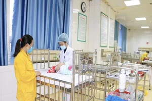 Bé 2 tháng ngưng thở, tím tái do gia đình rửa mũi sai cách