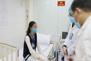 3 người tiêm thử vaccine COVID-19 liều cao nhất đều là nữ 