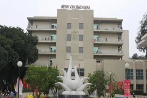 Vì sao hơn 200 cán bộ, nhân viên tại BV Bạch Mai nghỉ việc?