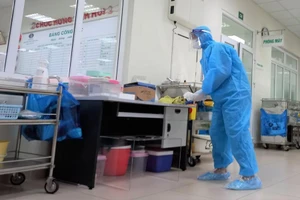 Hà Nội: 1 người nghi mắc COVID-19 liên quan đoàn Trung Quốc