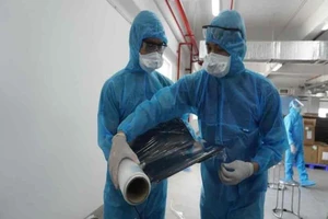 200 nhân viên y tế Bắc Giang lấy 11.000 mẫu đưa đi xét nghiệm 