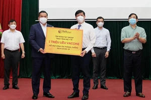 Bộ Y tế nhận hơn 125 tỷ đồng cho quỹ mua vaccine COVID-19