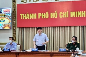 Bộ trưởng Bộ Y tế: Dịch vẫn còn phức tạp, phải nâng mức chống dịch lên rất cao!