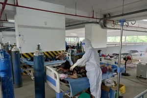 Thủ tướng: Phải quan tâm hơn nữa đến đội ngũ y, bác sĩ chống dịch