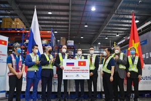 Việt Nam tiếp nhận lô vaccine Sputnik V đầu tiên