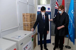 Bộ Y tế tiếp nhận 1.910 tủ bảo quản vaccine và 5 triệu bơm kim tiêm