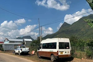 Thông tin mới vụ 2 học sinh văng khỏi xe đưa đón, 1 em tử vong