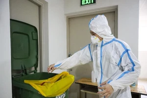 Tối 25-11 thêm 12.450 ca, một số cơ sở y tế quá tải đề nghị chi viện nhân lực