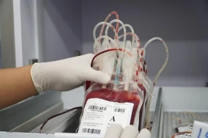 Hàng trăm lịch hiến máu bị hủy do dịch COVID-19, lượng máu dự trữ sắp cạn kiệt
