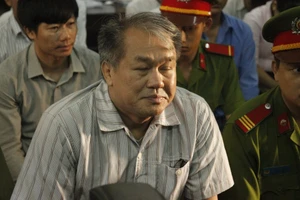 Luật sư của Phạm Công Danh và nhóm bà Trần Ngọc Bích đòi công tố phải tranh luận