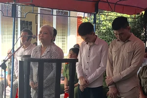 Băng nhóm dàn cảnh đụng xe móc túi ở quận 3 lãnh án