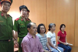 Băng thầy bùa Trung Quốc lừa đảo trị bệnh bằng... phép