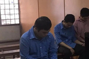 Xách mã tấu đi tìm con nợ, gặp ngay... công an