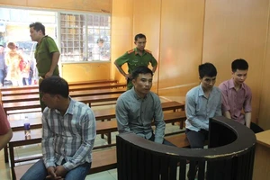 Lừa đảo từ Trung Quốc, 4 người Việt lãnh án